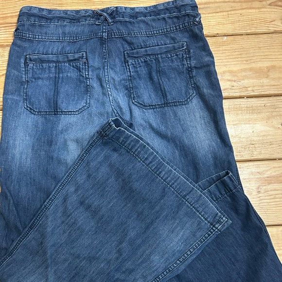 Women’s Blue Denim Jeans - Classic Casual Fit - Picture 3 of 3